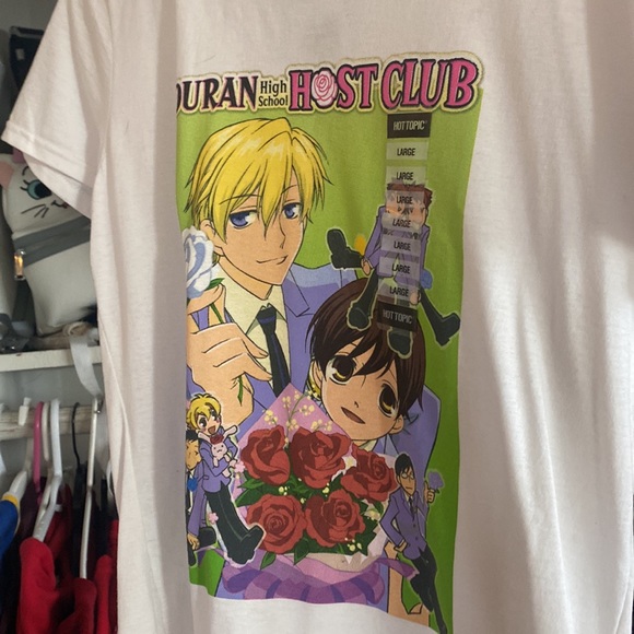 🌹✨NWT HOT TOPIC OURAN HOST CLUB TEE 🌹✨ - Picture 4 of 6